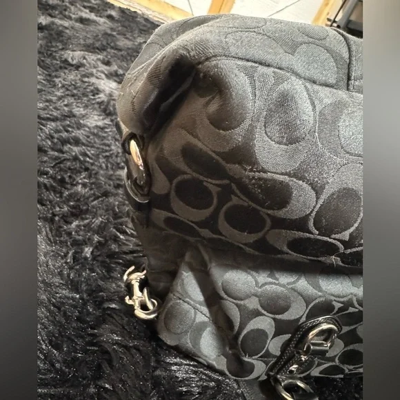 Coach Ashley Signature Sateen Carryall Black
F15510 - Picture 8 of 15